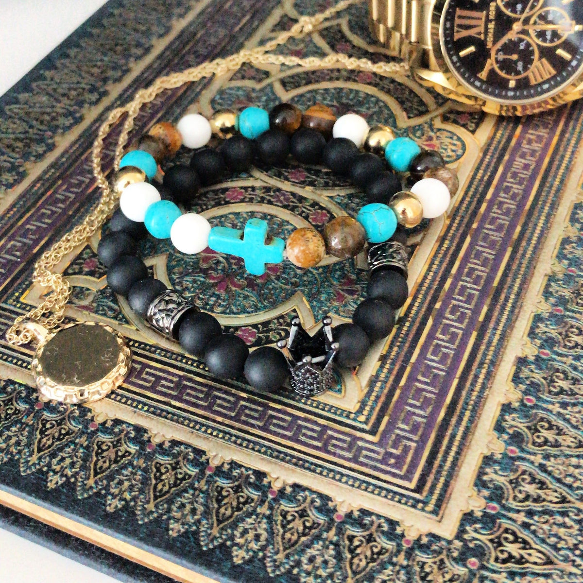 Bronzen armband met schedel en bloedsteen