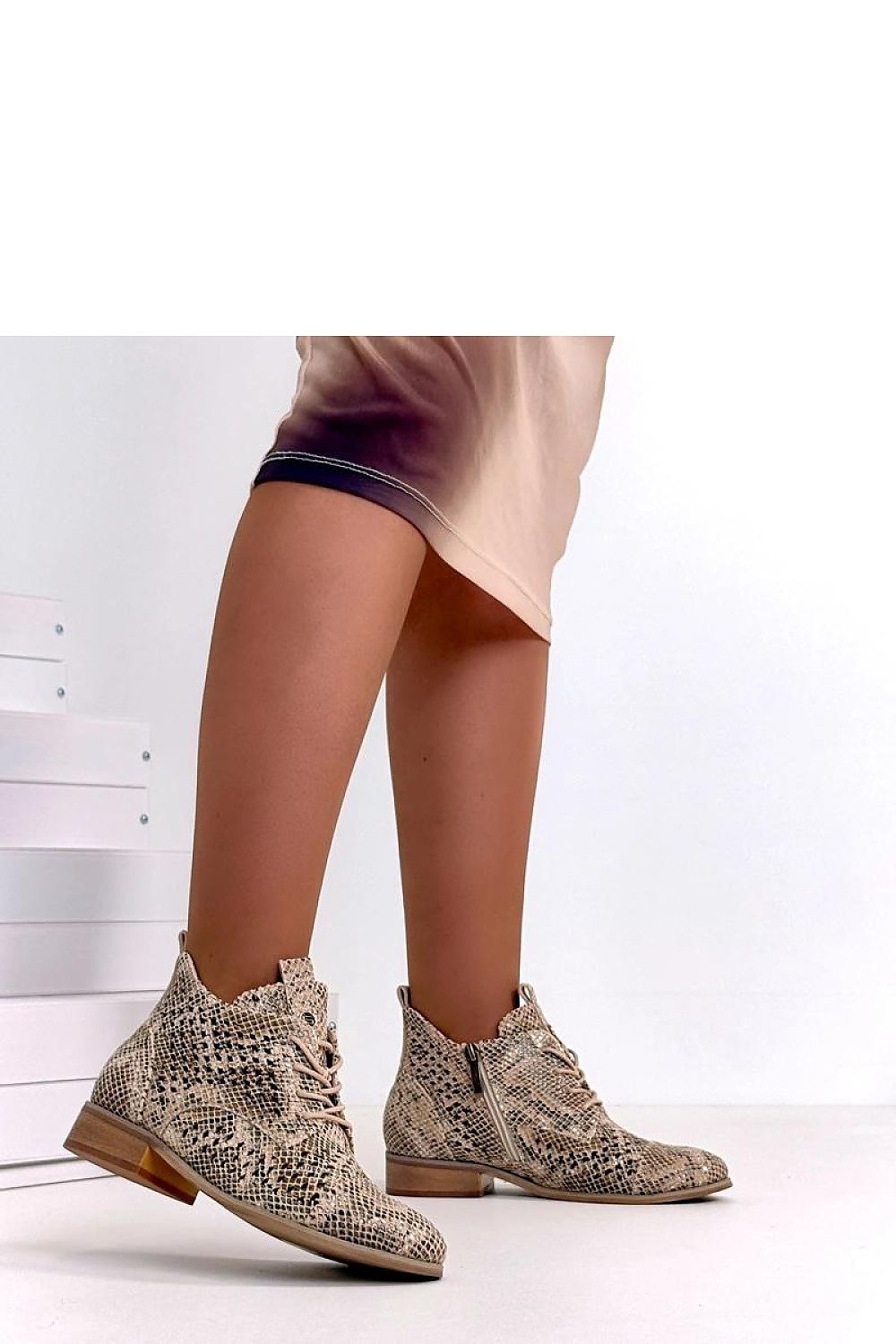  Laarsjes model 224583 Solea 
