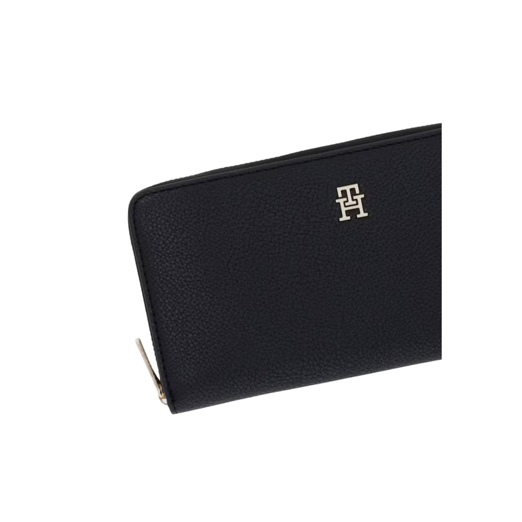Tommy Hilfiger portemonnee zwart met knopen • zakken: binnenzakken • size (cm): w2 x h10 x l2 (cm)