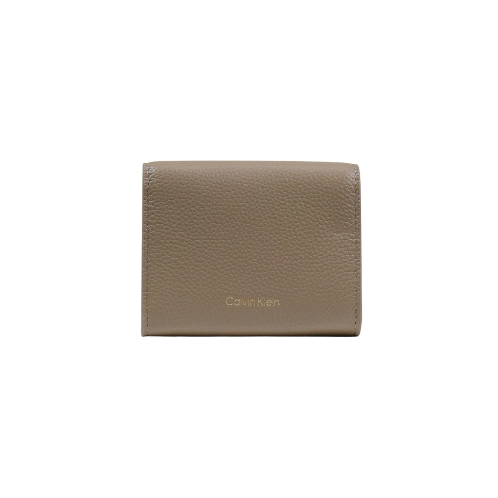 Calvin Klein portemonnee beige met automatische knoop • zakken: binnenzakken • size (cm): 10x7.5x2